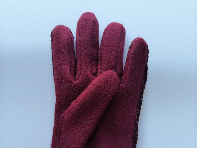 Stitching knitted pattern gloves
