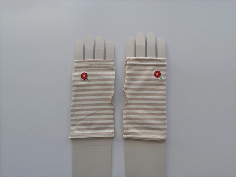 UV protection non-finger gloves with stripe pattern and flower embroidery