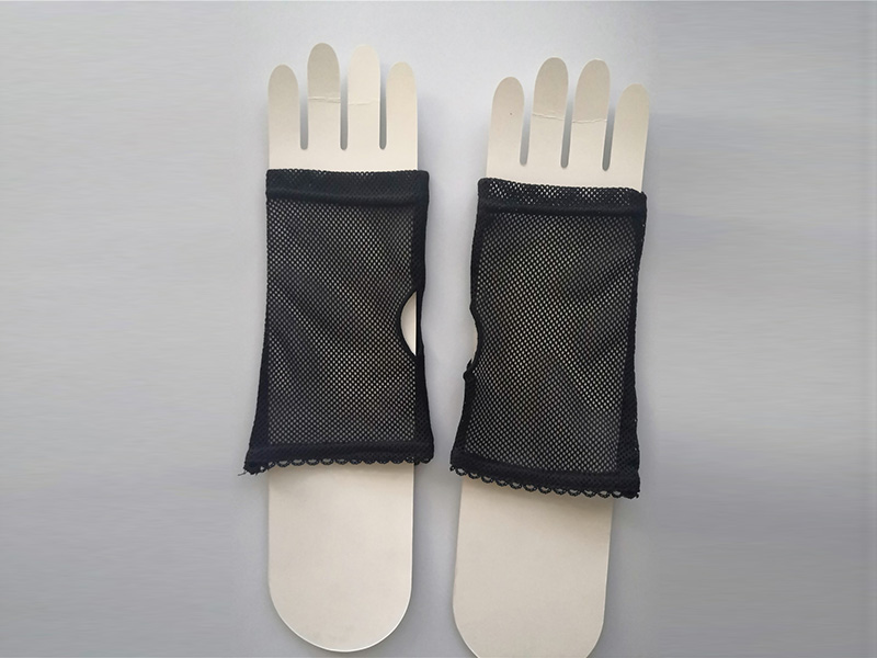 UV protection solid color non-finger gloves with wolf claw embroidery