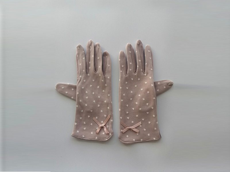 Japanese style UV protection gloves with heart pattern and bow